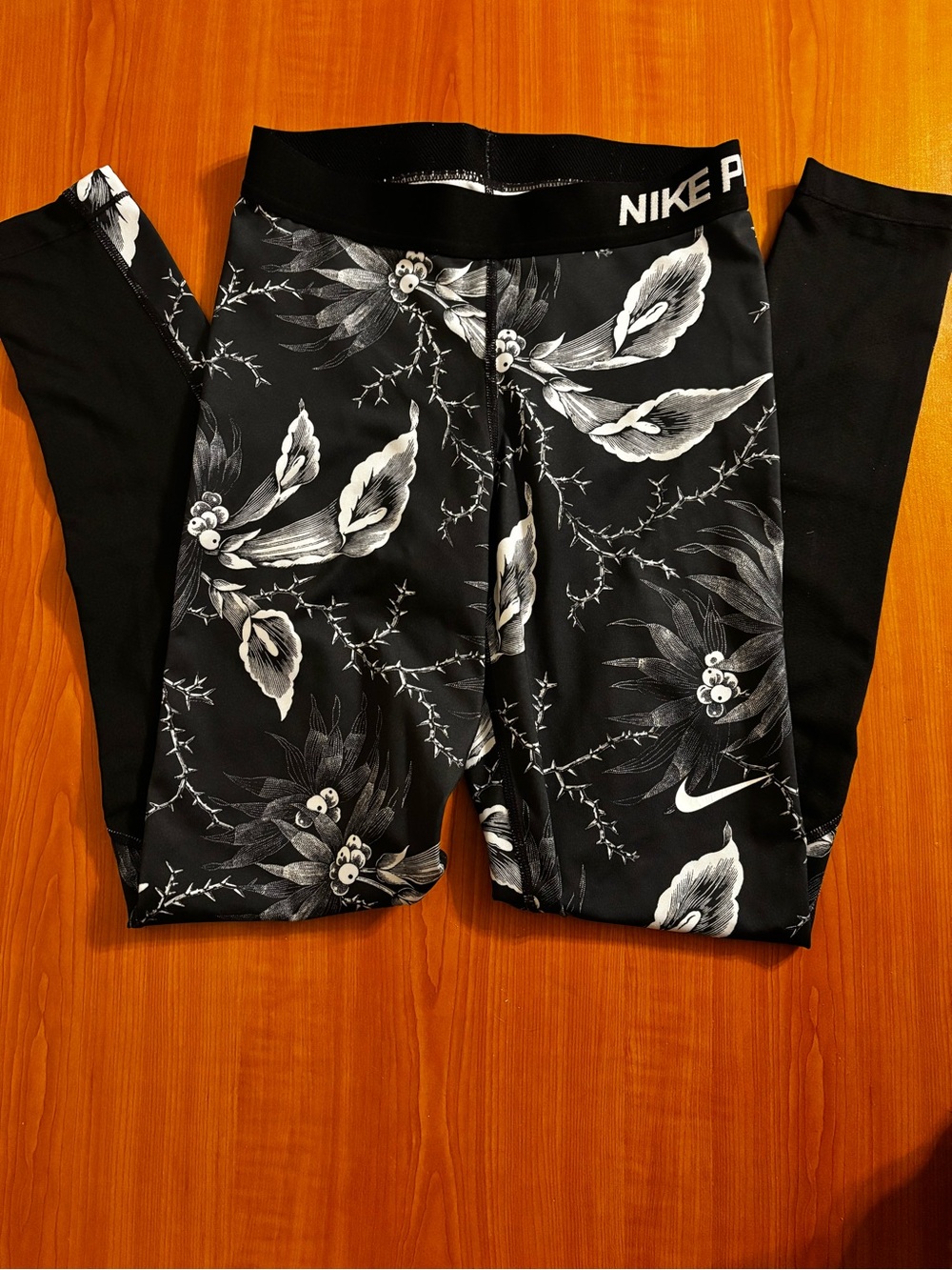 Nike Pro Black Floral Print Athletic Leggings